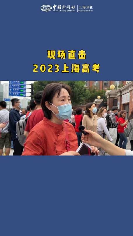 澳门一肖一码一待一中和爸爸穿旗袍为儿应援与爸爸穿旗袍陪考